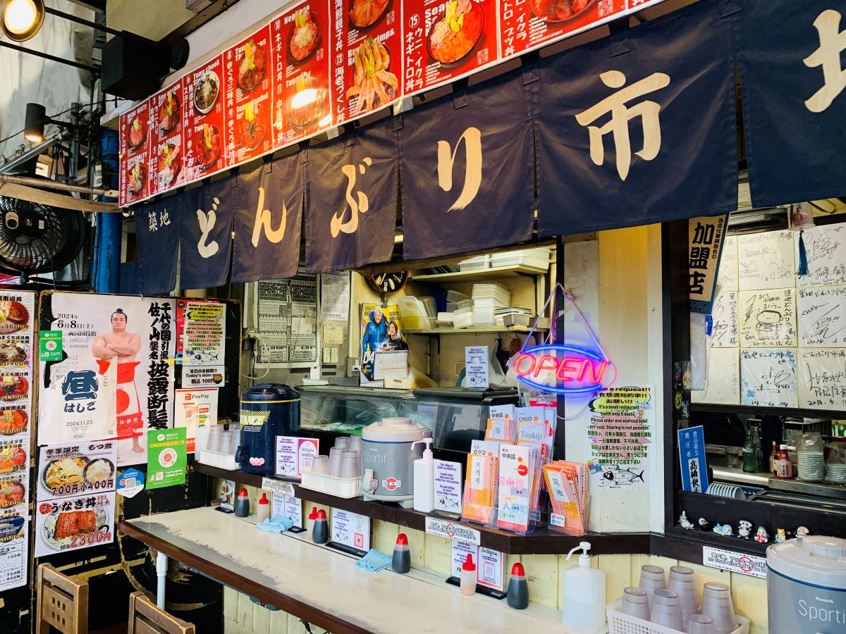 築地どんぶり市場のオープンカウンター