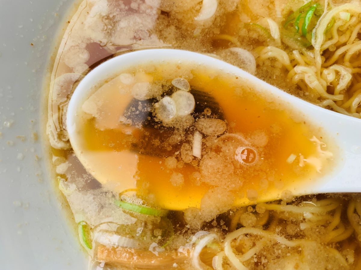 朝5時営業！築地・若葉の極細ちぢれ麺ラーメンで最高の朝ごはん