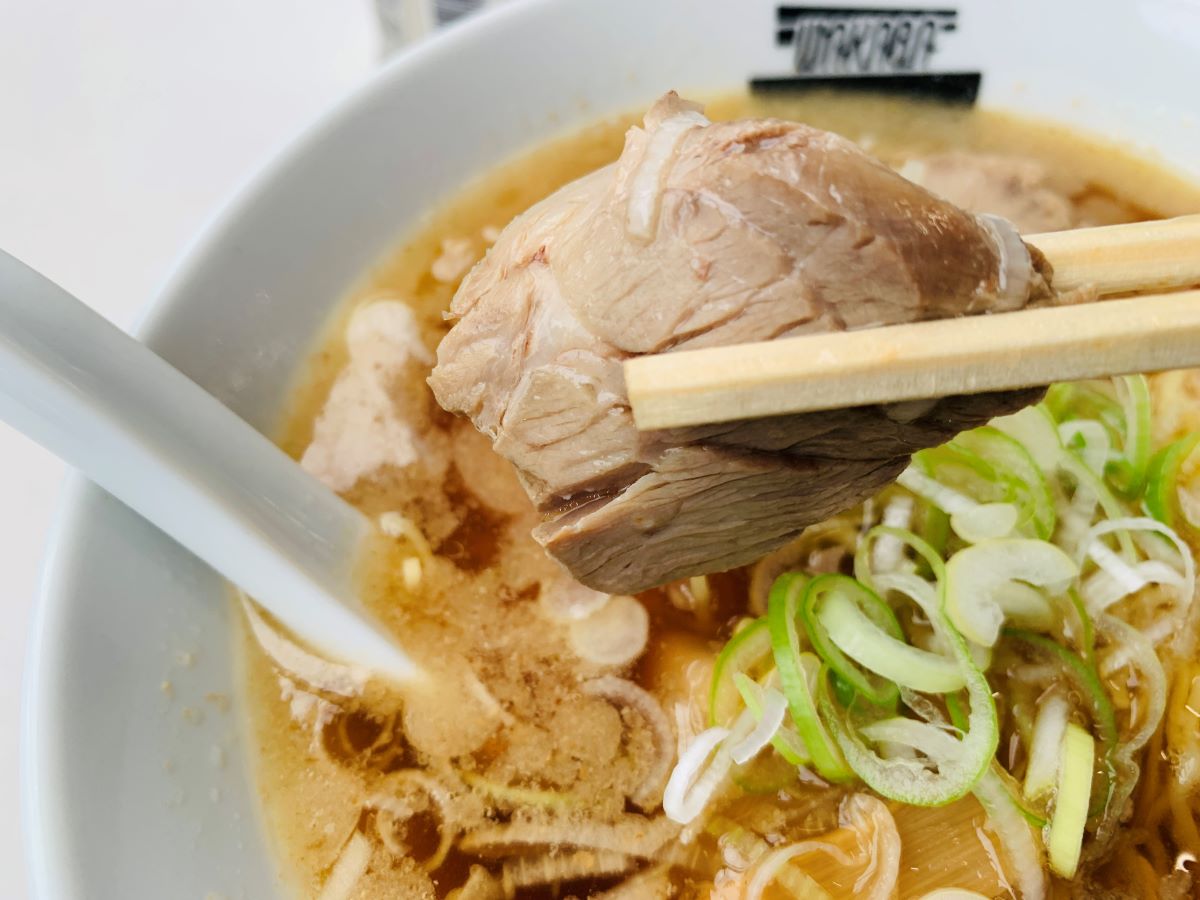朝5時営業！築地・若葉の極細ちぢれ麺ラーメンで最高の朝ごはん