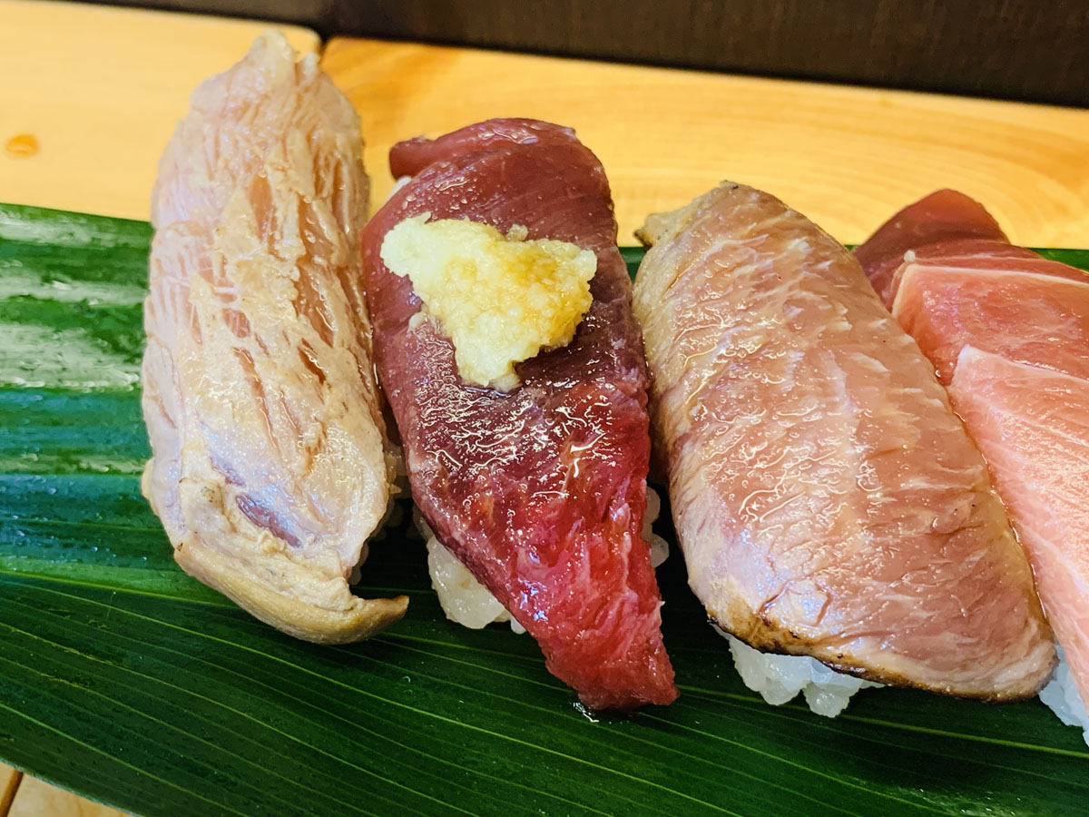 築地の寿司店で味わう新鮮なまぐろの握り寿司